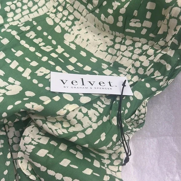 Very vibrant green and off white Nwt - Picture 4 of 8